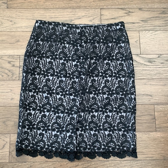 Ann Taylor skirt. Grey with black lace - Picture 2 of 4